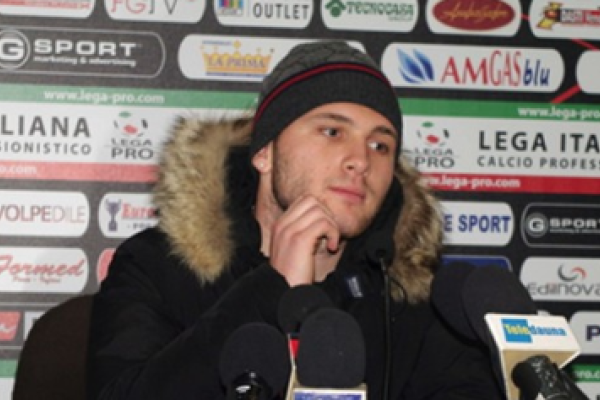 Foggia, un ordigno rudimentale distrugge l’auto di un ex calciatore