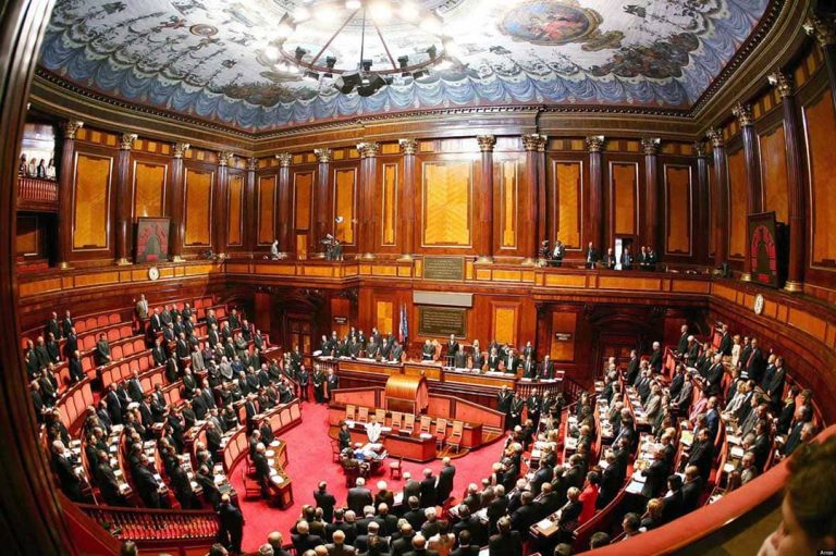 Governo, passa la Manovra economica al Senato: 166 sì contro 128 no