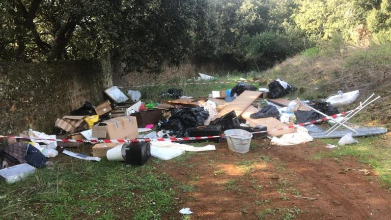 Elevati 600 euro di sanzione per discarica abusiva