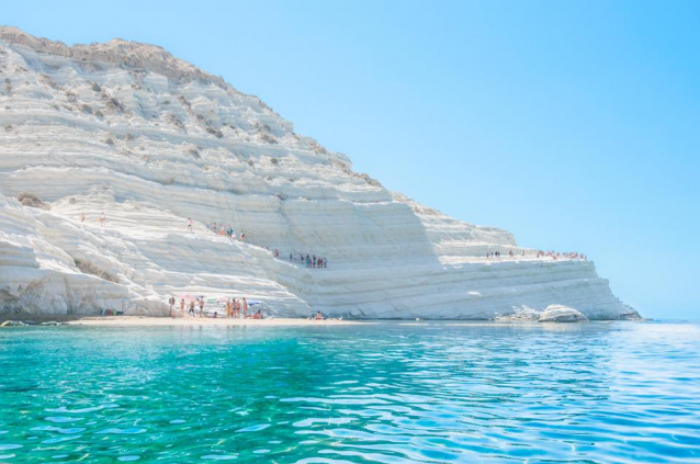 Allarme dell’associazione Mareamico: “La Scala dei Turchi si sta sbriciolando”