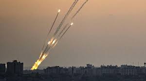 Gaza, lancio di razzi di Hamas verso Israele