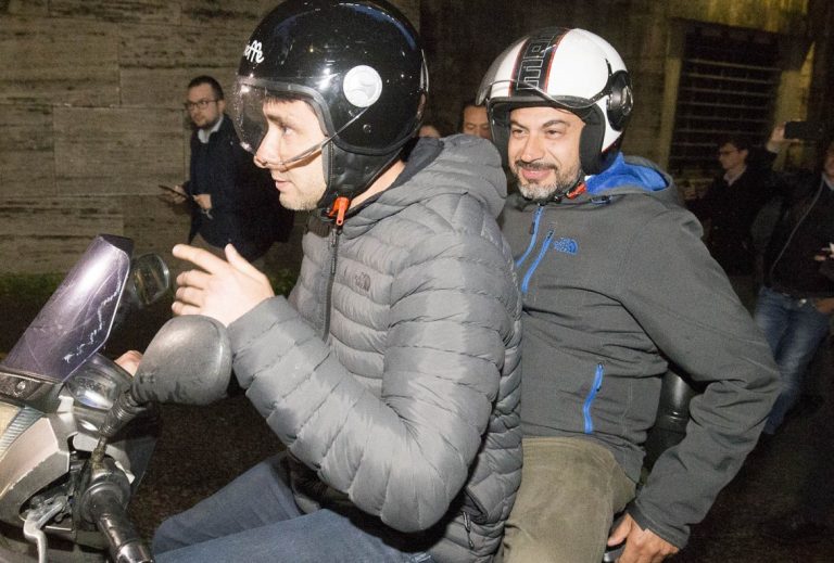 M5S, Alessandro Di Battista difende a spada tratta Paragone: “Per me è una risorsa”