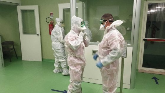 “Coronavirus”, all’aeroporto di Fiumicino il primo volo proveniente da Wuhan: i 202 passeggeri sono transitati nel ‘canale sanitario’