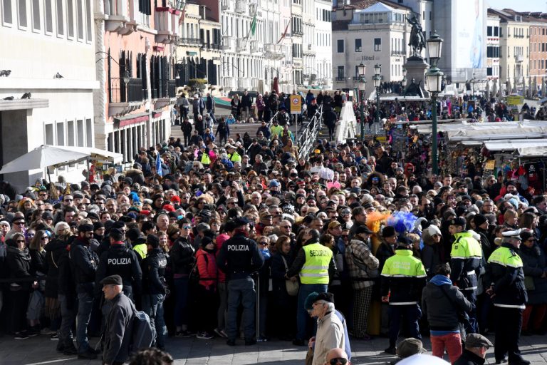 Venezia, per il Carnevale sarà testato il sistema anti-calca e sensori conta persone