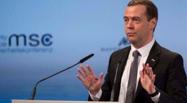 Russia, si è dimesso il primo ministro Medvedev con tutto il suo governo