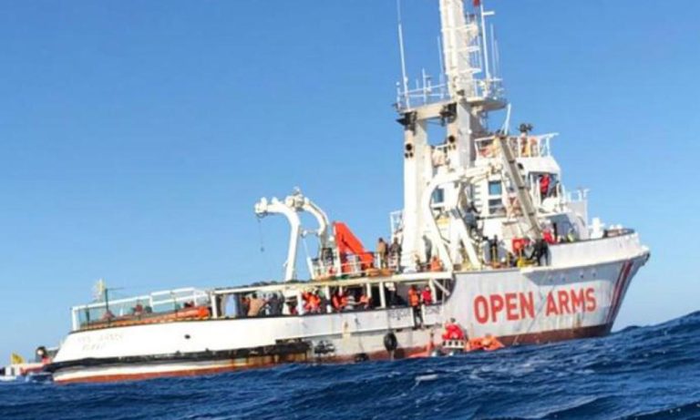 Migranti, alle navi Open Arms e Sea Watch 3 sono stati assegnati i porti di Messina e Taranto