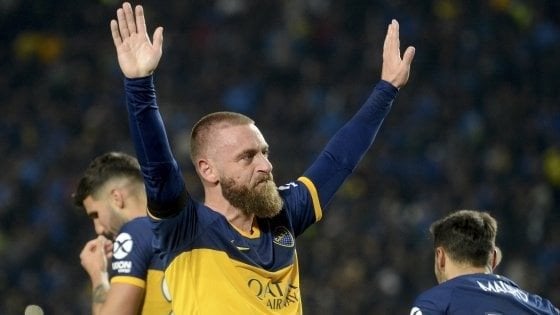 Calcio, l’addio di Daniele De Rossi al Boca: “Mi ritiro definitivamente, voglio stare vicino alla mia famiglia”