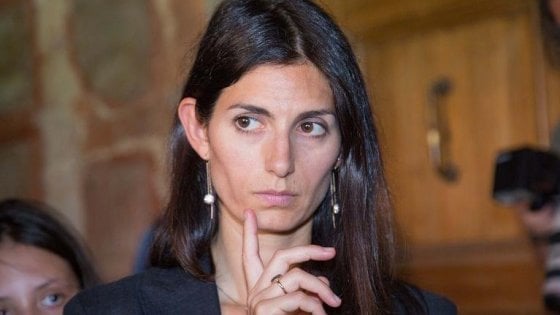 Roma, la Sindaca Raggi annuncia l’assunzione di 895 persone per l’amministrazione capitolina