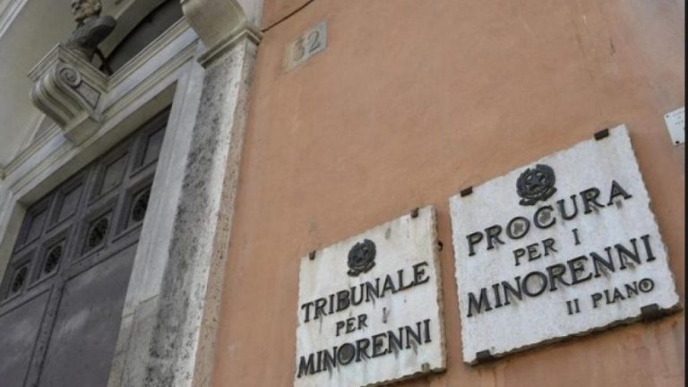 Monza, il Tribunale assolve genitori che erano stati accusati di violenza sessuali sui loro due figli