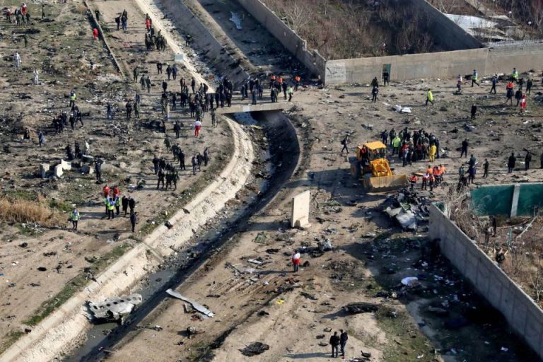 Disastro aereo in Iran, tre giornaliste tv si dimettono: “Scusate, abbiamo mentito”