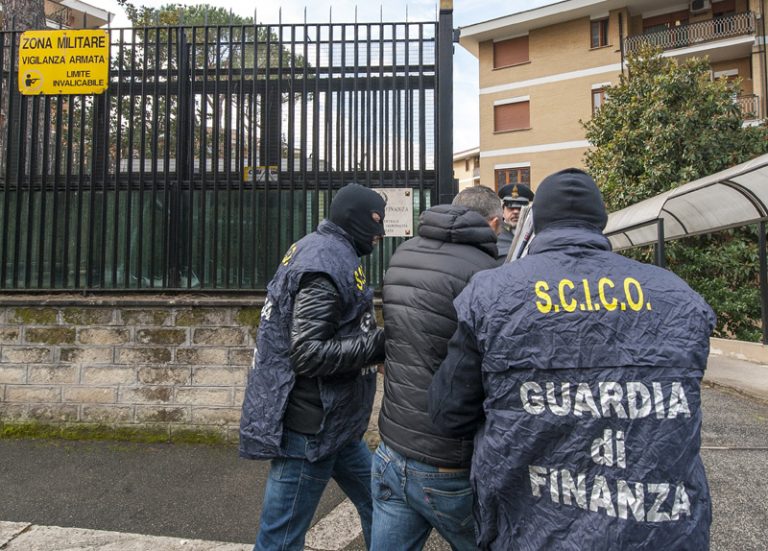 Roma, blitz dello Scico e della Dda di Bari contro la criminalità del settore dei giochi: 36 persone in manette. Sequestrati beni per 7,5 milioni di euro