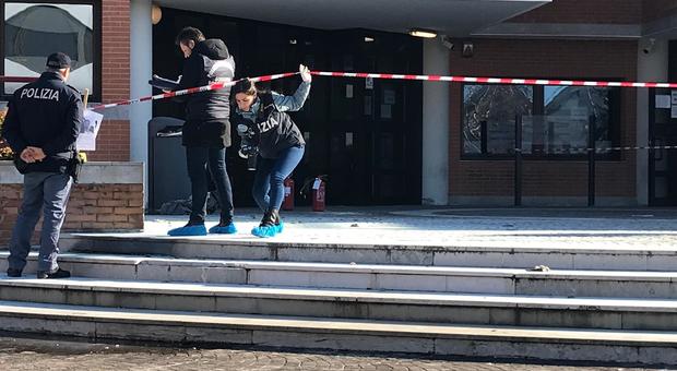 Mestre, una donna si da fuoco davanti al Tribunale dei minori