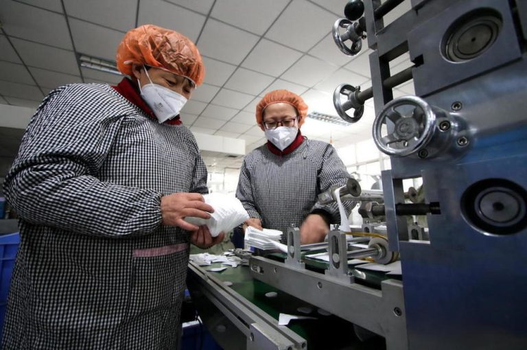 Roma, all’Esquilino vanno a ruba nelle farmacie le mascherine