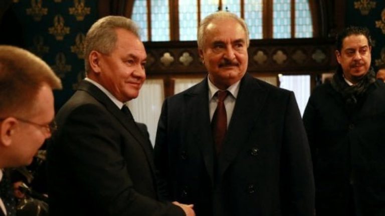 Guerra in Libia, “colpo di scena” a Mosca: il maresciallo Haftar non firma l’accordo sul cessate il fuoco