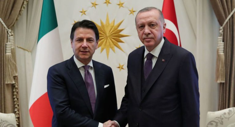 Turchia, faccia a faccia tra il premier Conte e il presidente Erdogan sulla crisi in Libia: “Il cessate il fuoco sia permanente”