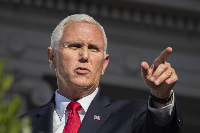 Roma, è arrivato il vicepresidente Usa Mike Pence: previsti incontri con il Papa, il presidente Mattarella e il premier Conte