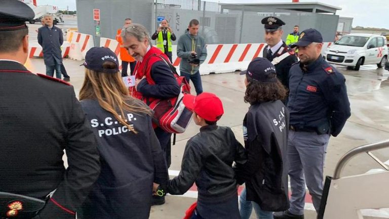 Roma, arrivati all’aeroporto di Fiumicino 86 profughi siriani provenienti dal Libano