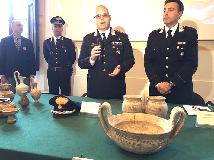 Recuperati 60 importanti reperti archeologici di epoca etrusca e romana