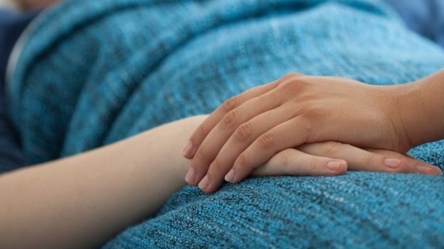 Medicina, lotta ai tumori (sarcoma) dei tessuti delle mani: asse degli ospedali di Bologna e Modena. Prima operazione riuscita