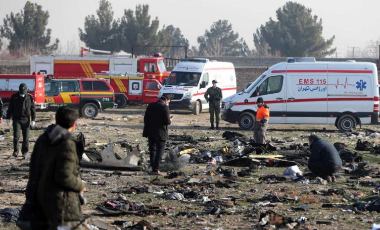 Disastro aereo a Teheran, l’Iran replica agli Usa: “Boing B777 abbattuto? E’ una grande bugia”