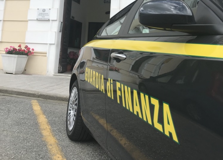 La Finanza scopre una maxi frode fiscale da 160 milioni di euro tra la Lombardia, il Piemonte, il Lazio, Val d’Aosta e la Calabria: 18 persone arrestate