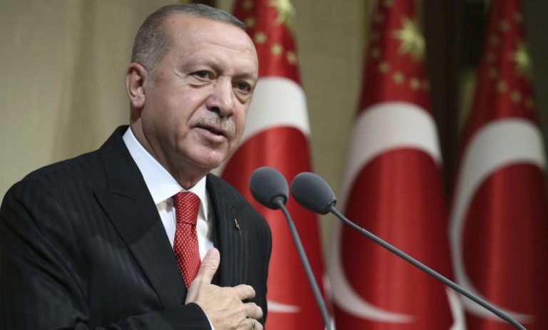 Guerra in Libia, la minaccia di Erdogan: “Se Haftar infrange la tregua gli daremo una lezione”