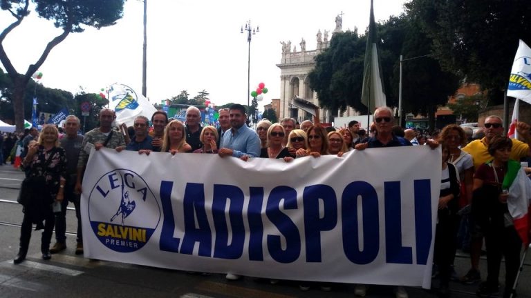 La Lega Ladispoli in piazza del Campidoglio per la battaglia contro la discarica a Tragliata