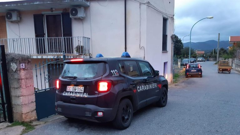 Piscinas (Cagliari), anziano rapinato e picchiato in casa: tre persone arrestate