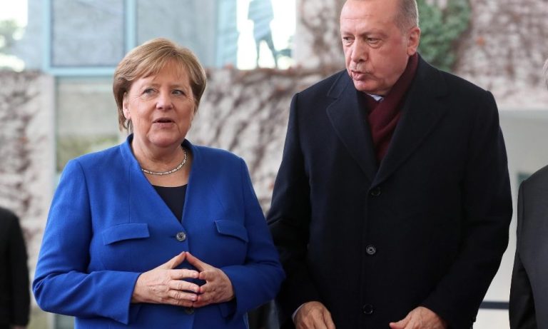 Turchia, visita ufficiale di Angela Merkel a Istanbul: colloqui con il presidente Erdogan