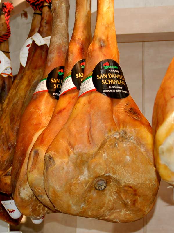 Ecco i numeri del Prosciutto San Daniele Dop: fatturato di 330 milioni di euro e una produzione di 2,8 milioni annui