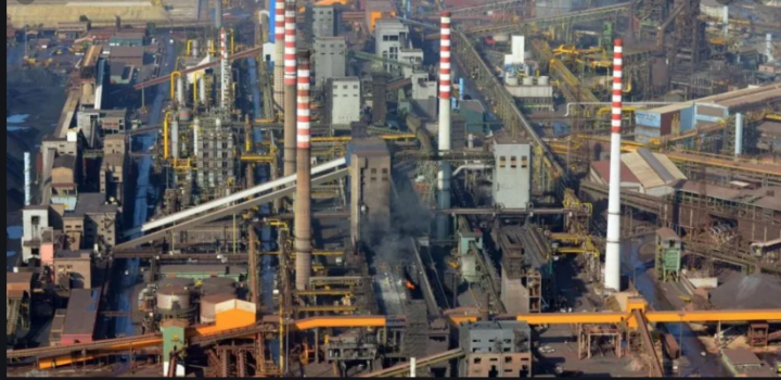 Taranto, segnalate stamane alcuni esplosioni all’interno dell’ex Ilva