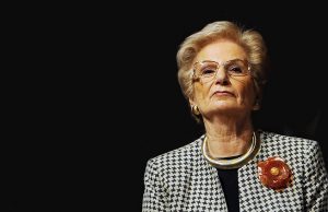 Milano, Liliana Segre si rivolge a duemila giovani: “Pensate con la vostra testa per essere forti e liberi”