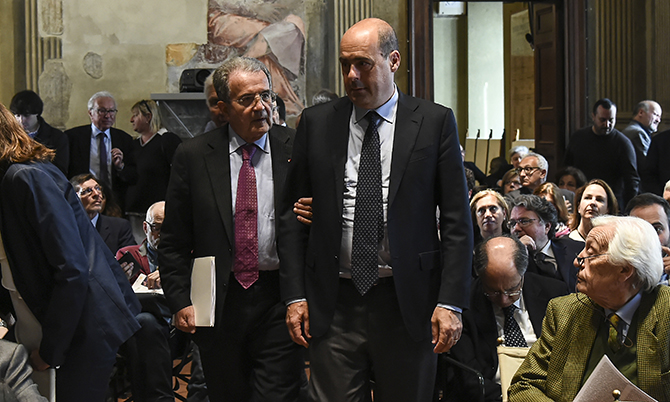 Pd, Romano Prodi ‘dispensa’ consigli al segretario Zingaretti: “Nel momento di crisi i partiti si devono aprire”