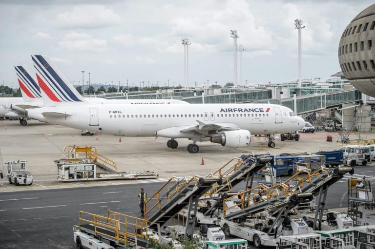 Francia, rinvenuto il cadavere di un bambino nel carrello di un aereo proveniente dalla Costa d’Avorio