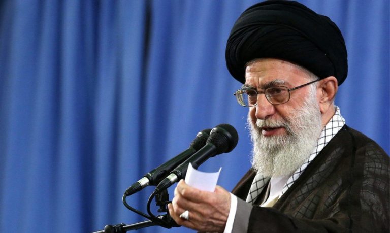 Iran, il leader Khamenei critica il comportamento degli Usa