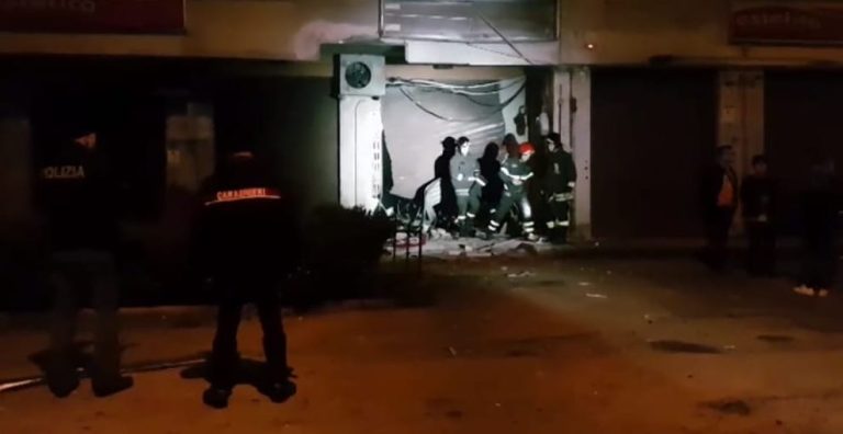 Orta Nova (Foggia), ordigno esplode davanti un negozio di abbigliamento