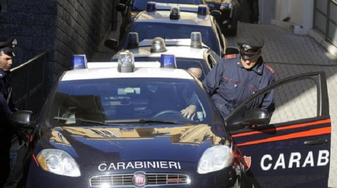 Castel Volturno (Caserta), blitz antidroga dei carabinieri: 14 persone in manette