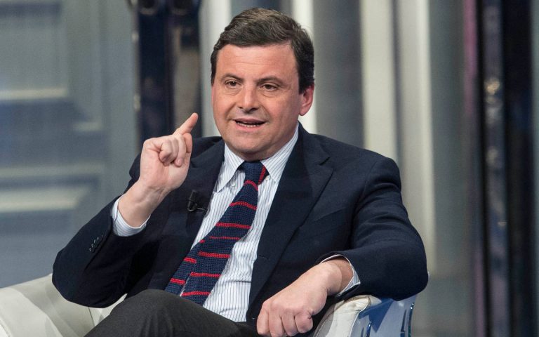 Carlo Calenda attacca la Lega sullo scontro con le sardine: “Il partito di Salvini? Cialtroni”