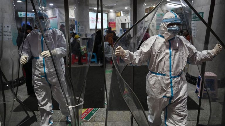 Coronavirus, le vittime in Cina sono salite a 80. Le persone contagiate sono 2.300