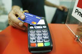 In aumento in Italia i pagamenti con bancomat e carta di credito per avere detrazioni fiscali