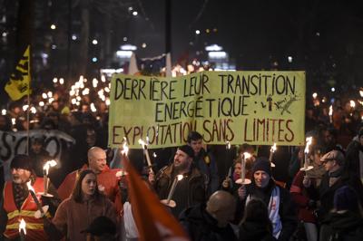 Francia, nuova giornata di manifestazioni contro la riforma delle pensioni