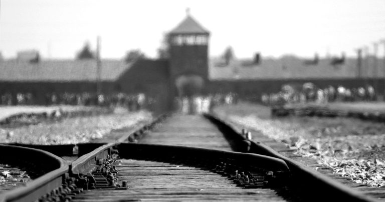 Giorno della Memoria: Cerveteri ricorda le vittime dell’Olocausto con uno spettacolo teatrale online