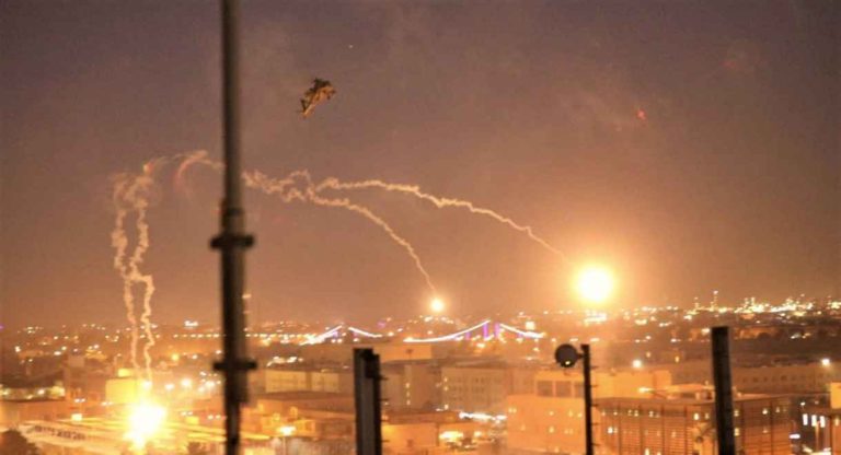 Iraq, lanciati nella notte alcuni razzi nella green zone di Baghdad. Il presidente Trump disposto alla trattativa con L’Iran ma ribadisce che Teheran non avrà mai l’atomica