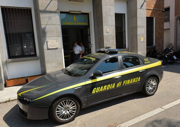 Bardonecchia (Torino), la Finanza scopre un giro di polizze assicurative false: una denuncia