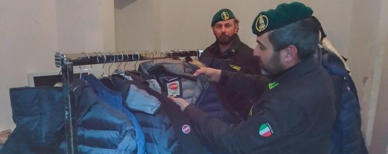 Como, blitz della Finanza: scoperto un giro di capi d’abbigliamento taroccati