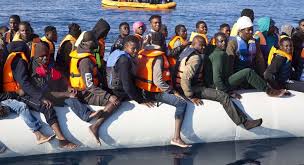 Migranti, Sea Watch salva 60 persone a 24 miglia dalla costa libica