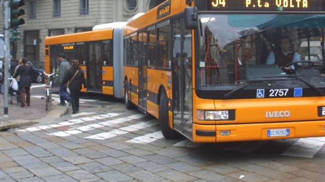 Milano, palpeggia una 12enne sull’autobus: arrestato salvadoregno di 41 anni