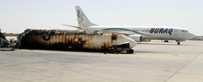 Libia, chiuso l’aeroporto di Tripoli dopo le minacce del maresciallo Haftar di abbattere qualsiasi aereo militare o civile