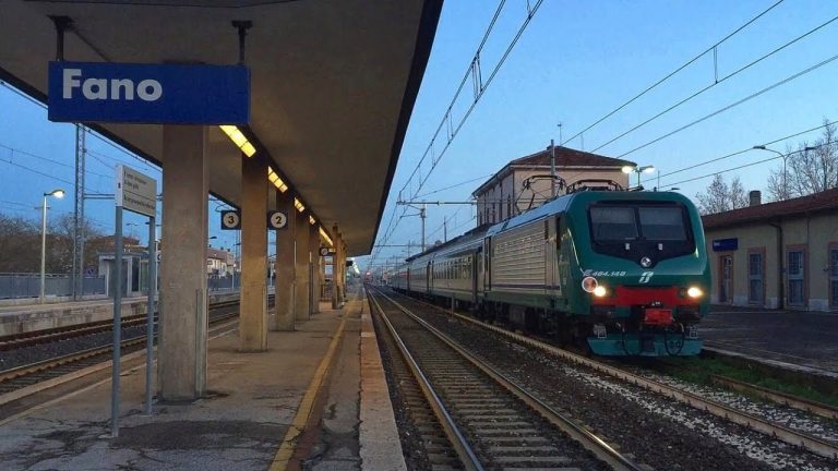 Fano, una persona travolta e uccisa da uno treno merci nei pressi della stazione