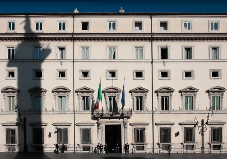 Lavoro, in arrivo per 1.900 dipendenti di Palazzo Chigi aumenti in basta paga per 270 euro